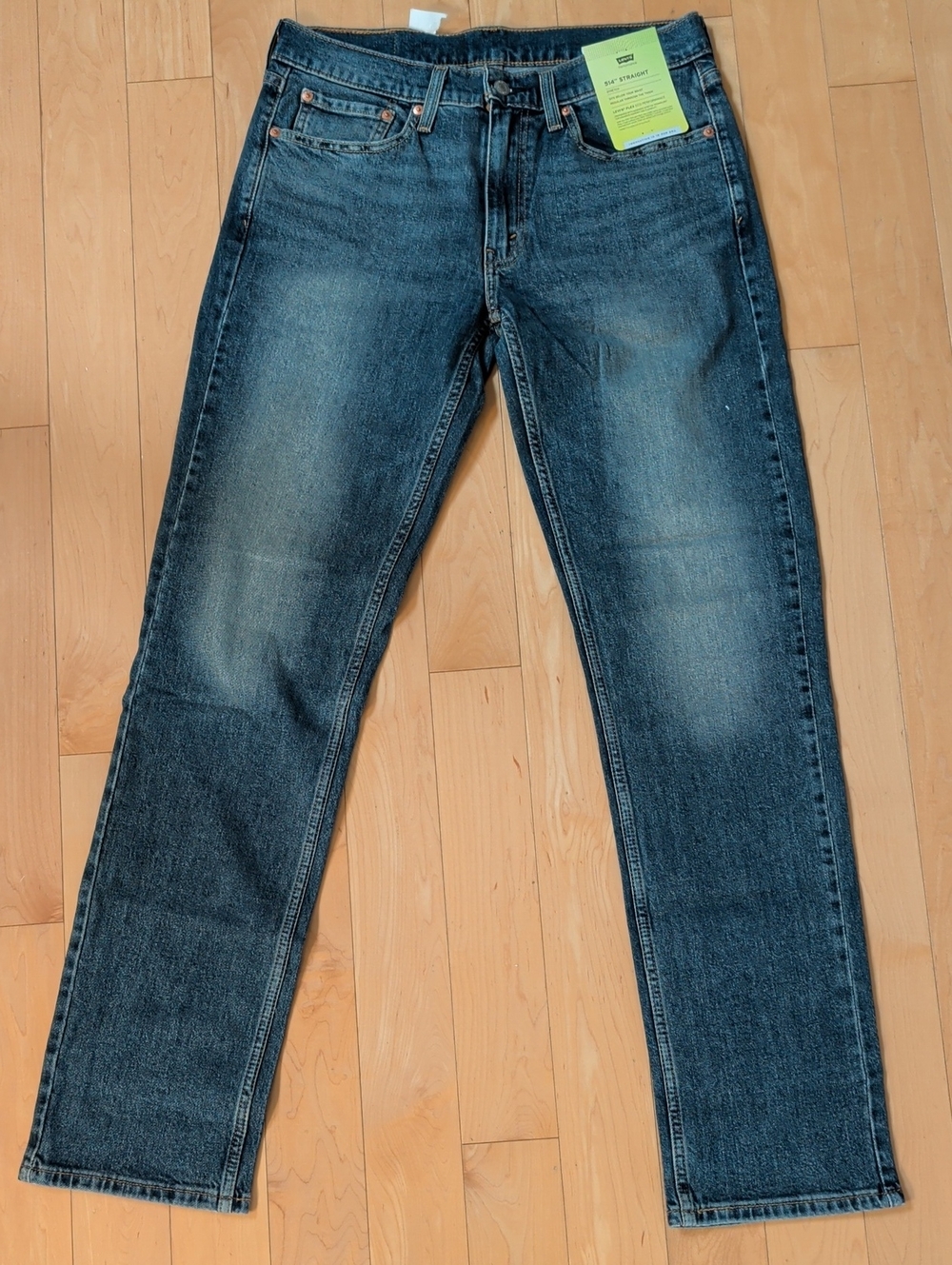 NWT Levi's 514 Straight Jeans in Faded Blue Wash